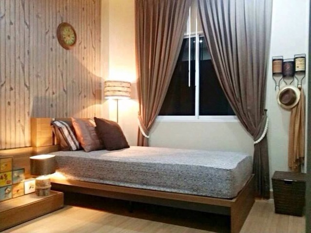 เลือกผ้าม่านให้เข้ากับวอลเปเปอร์และโทนสีของห้อง