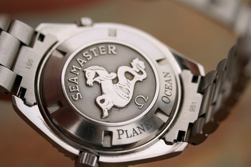 HOW TO SPOT A FAKE OMEGA